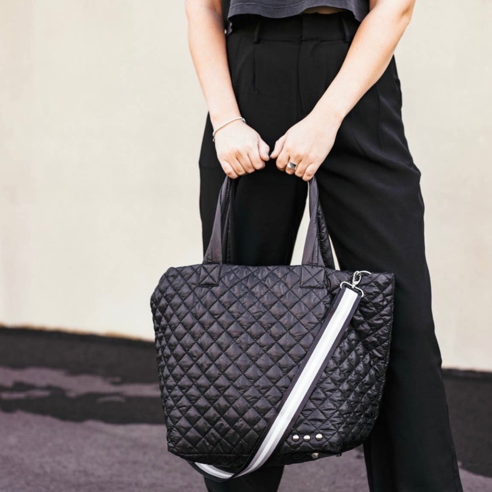 QUILTED SOHO TOTE BAG IN BLACK WITH REMOVABLE WRISTLET POUCH - Picture 9 of 10